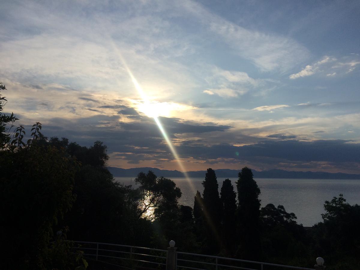 Brentanos - A - View Of Paradise 4*