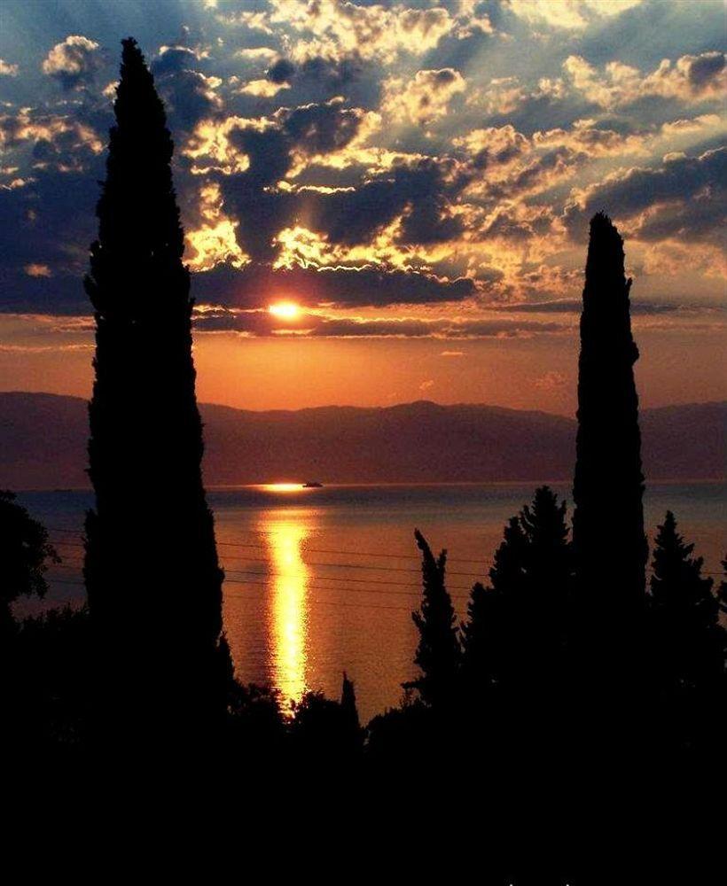 Brentanos - A - View Of Paradise Aparthotel