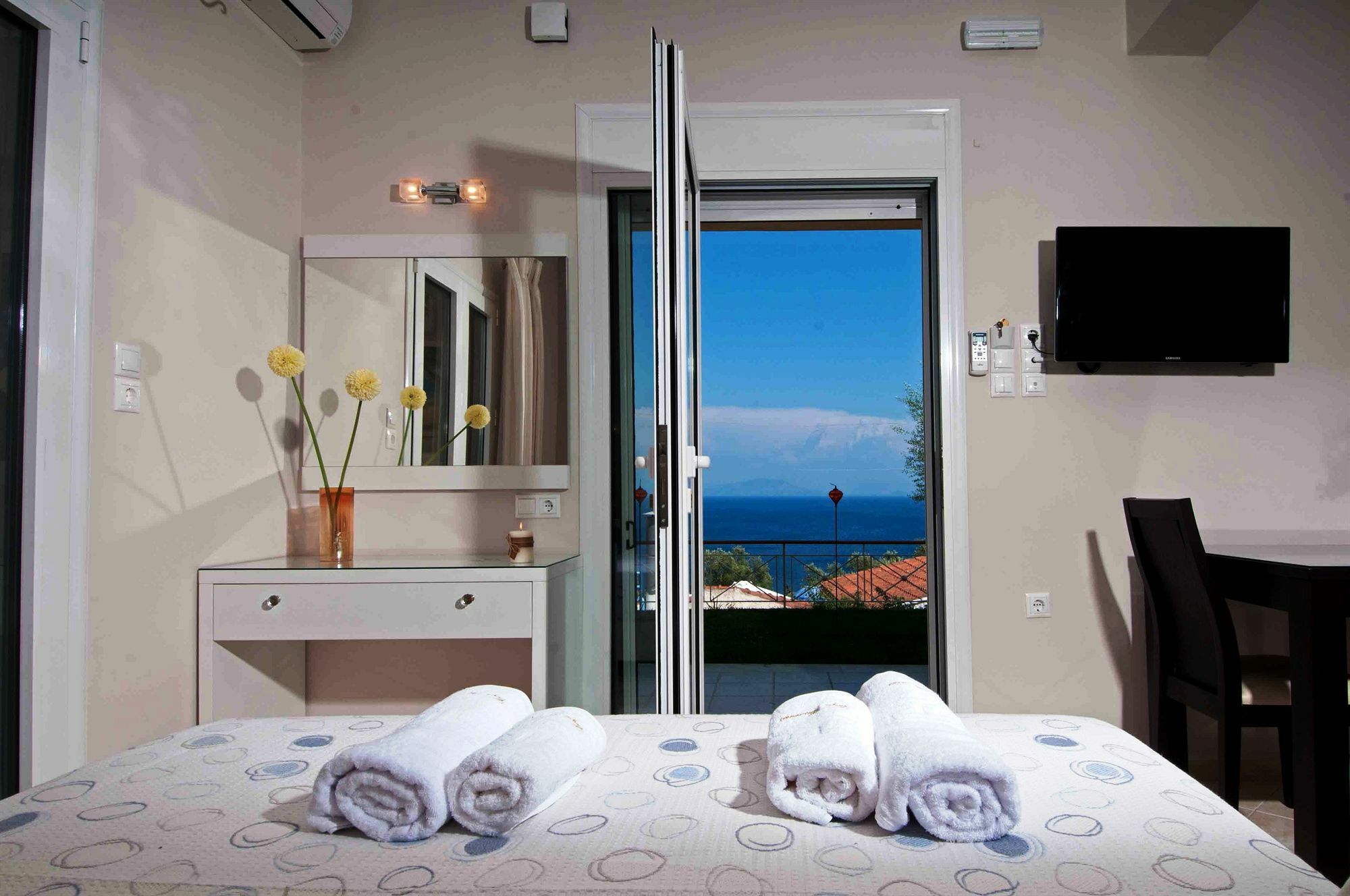 Brentanos - A - View Of Paradise Aparthotel