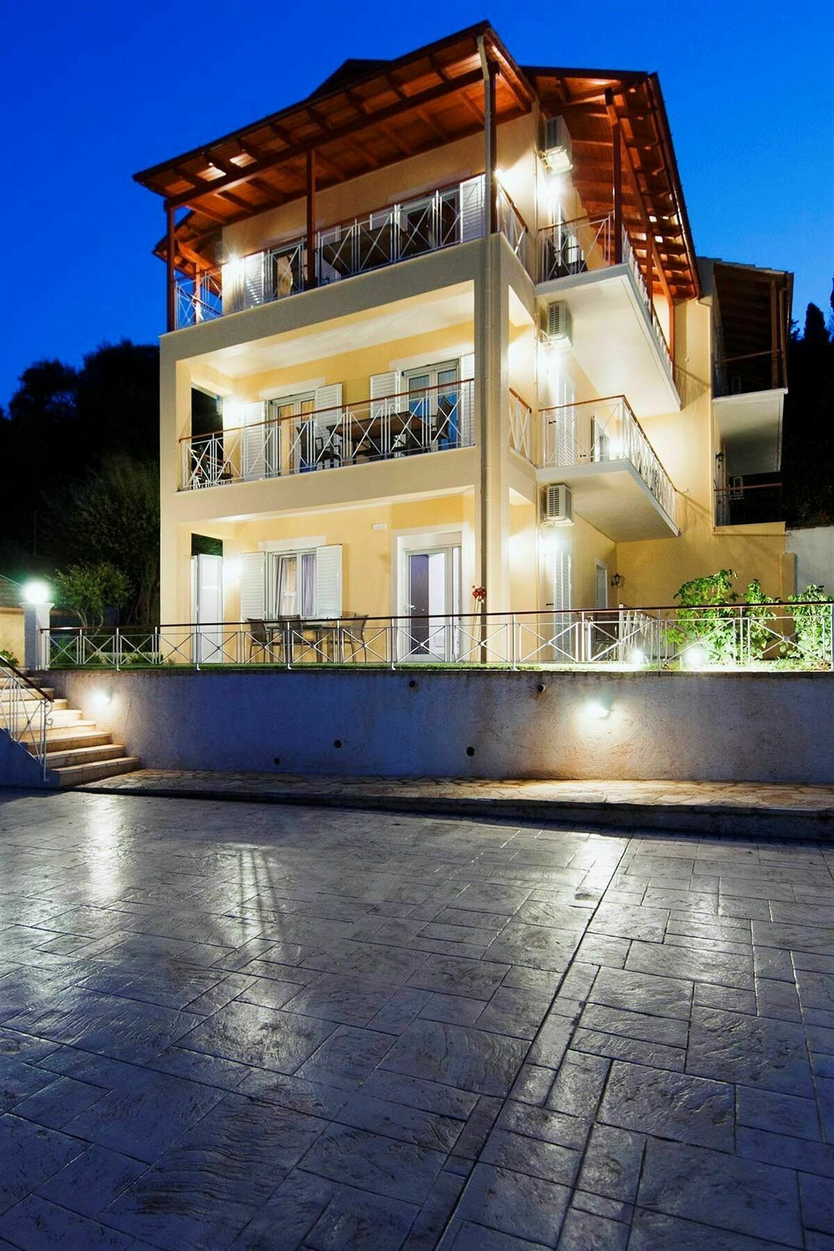 Brentanos - A - View Of Paradise Gastouri (Corfu)