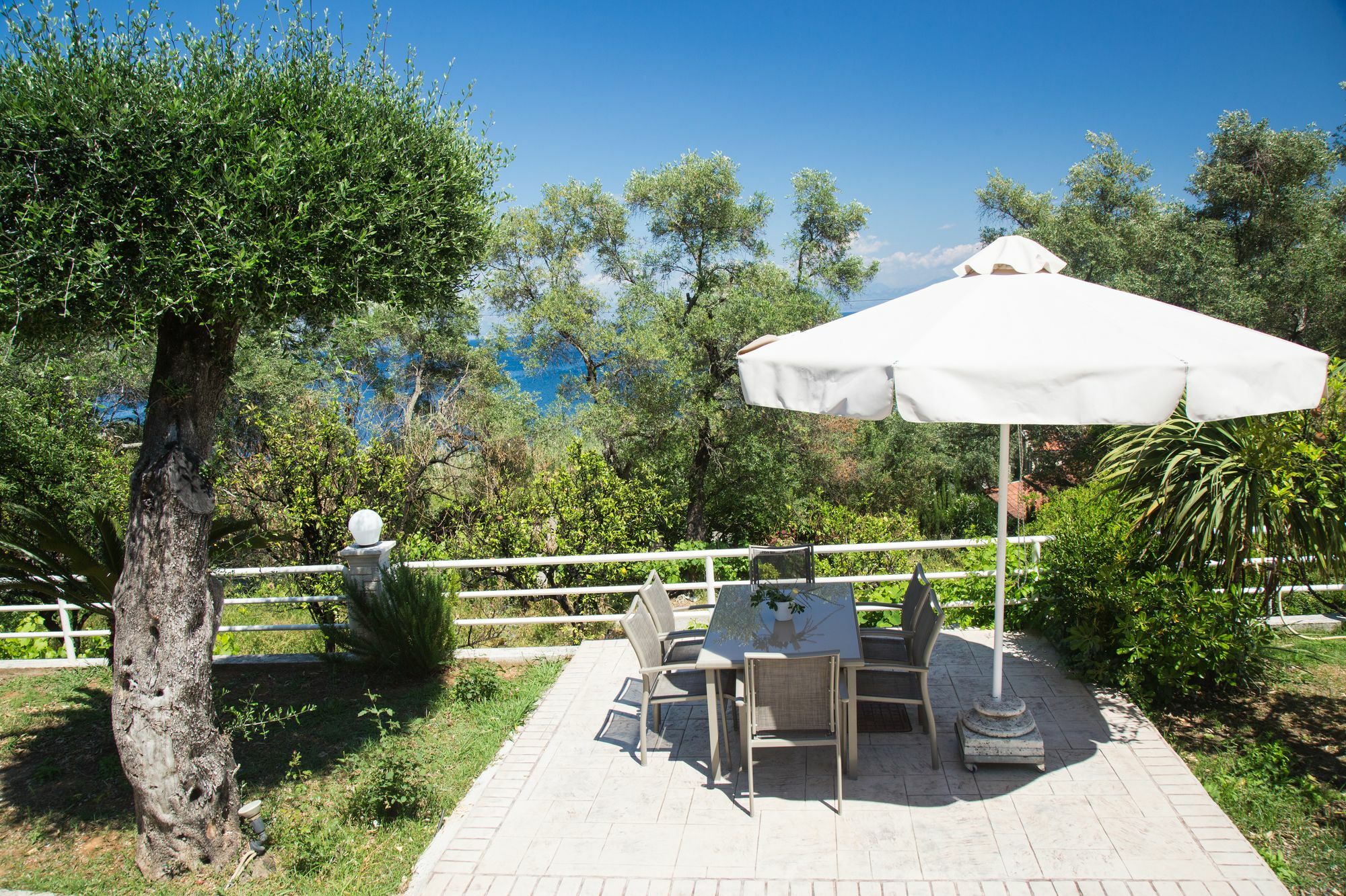 Aparthotel Brentanos - A - View Of Paradise 4*